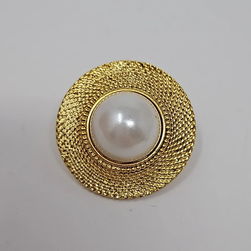 None circular faux